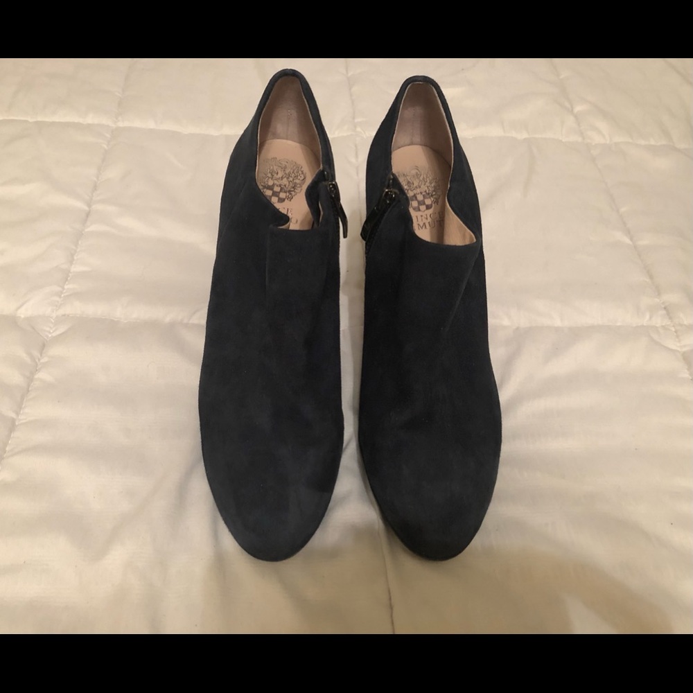 Vince Camuto Blue Suede platform ankle booties. Size 9 - Picture 2 of 6